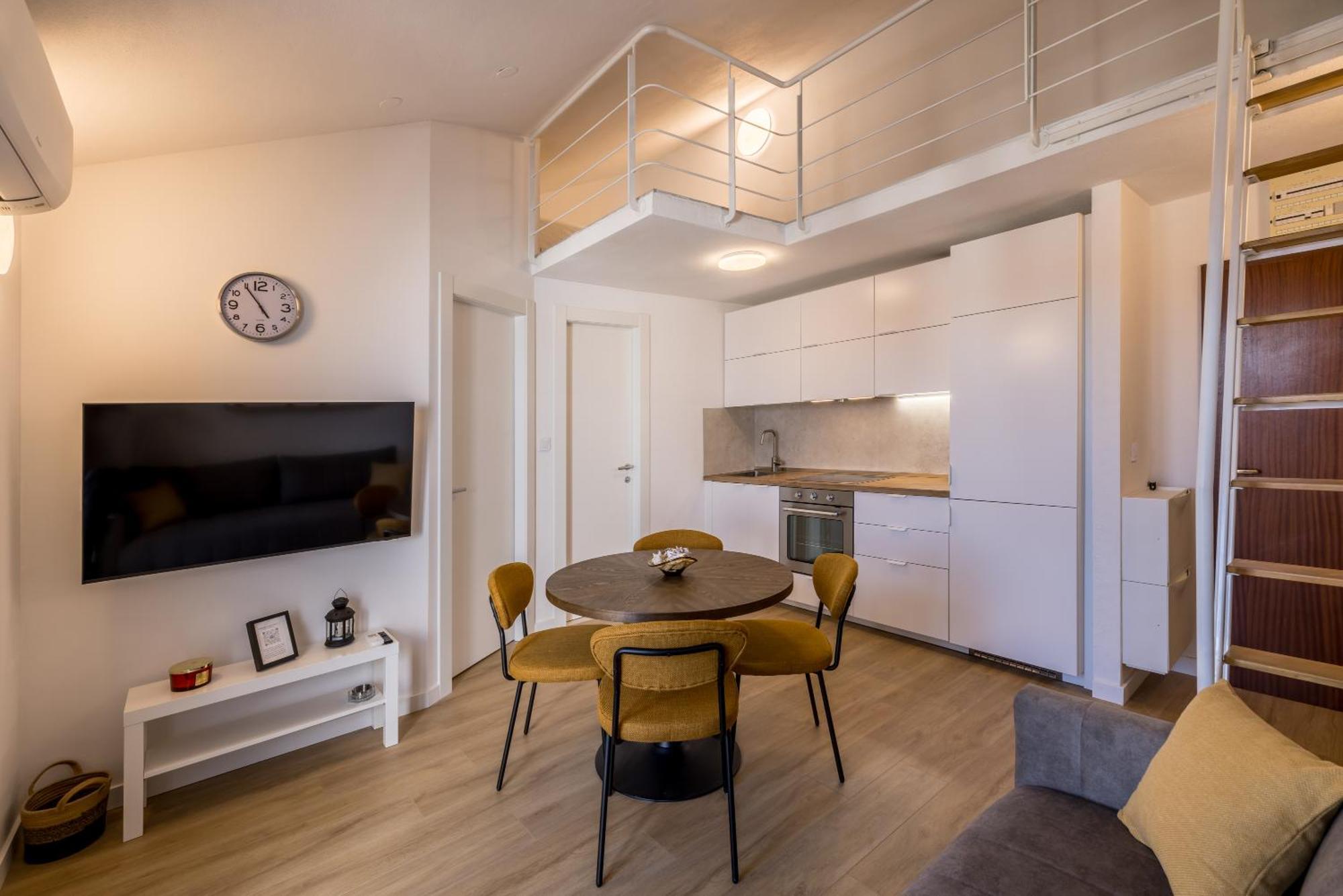 Bolotel Family & Studio Stay ภายนอก รูปภาพ